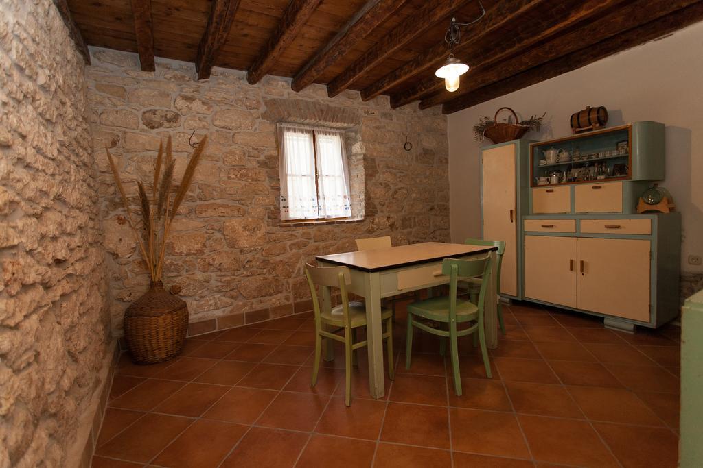 Holiday Home Mihovilovic بريمونتيرا الغرفة الصورة